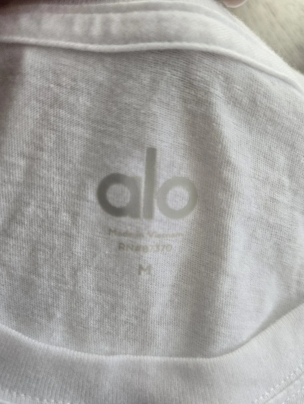 Alo Yoga Super Lightweight Men's T Shirt Undershirt sz MEDIUM
